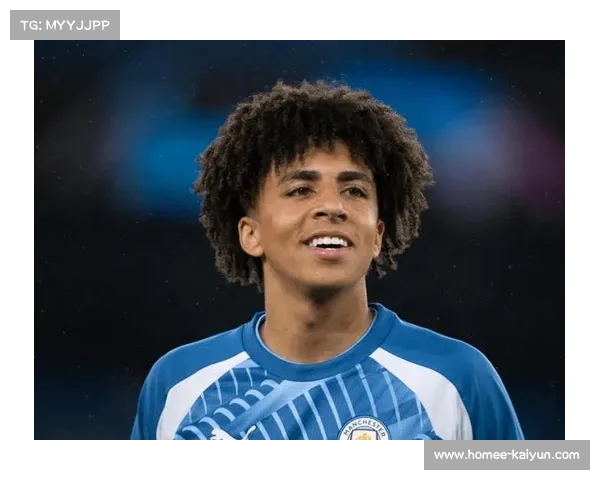 刘易斯铁匠化身！湖人新援遭遇进攻困境，正负值不容忽视(刘易斯vs里迪克鲍)